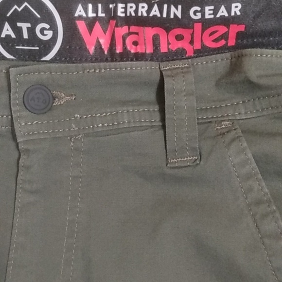 WRANGLER ALL TERRAIN ARMY GREEN UTILITY SHORTS SIZE 30 NWT - Picture 6 of 8